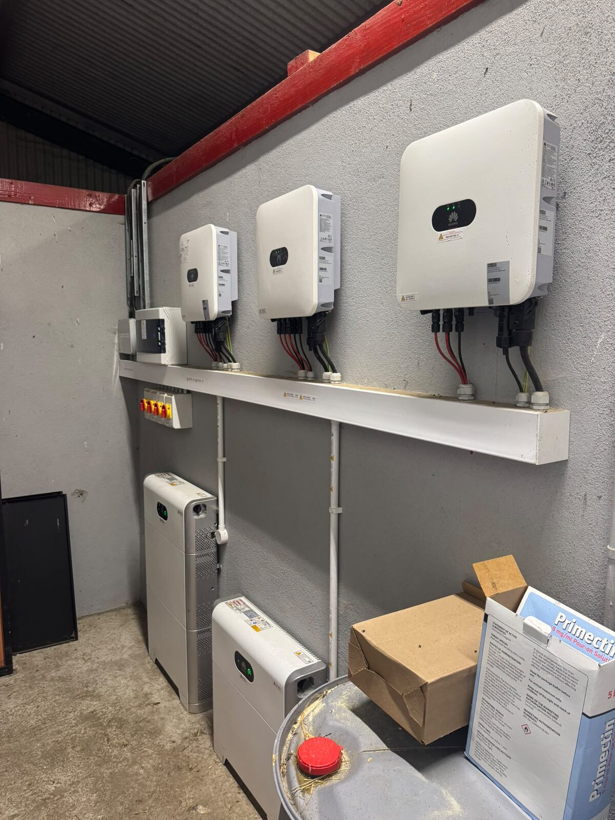 Commercial inverter and battery installation